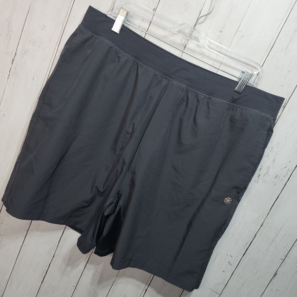 Gaiam Men's Dark Gray Athletic Shorts Size XL Inner Liner Pockets Stretch. - Picture 2 of 10